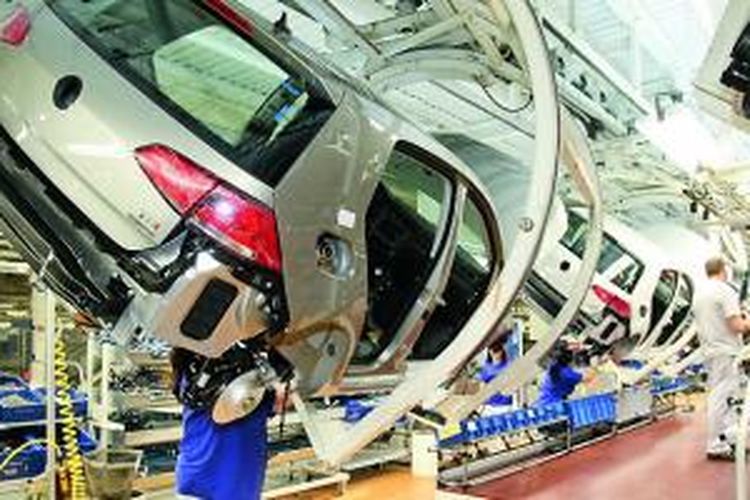 Salah satu proses perakitan model Volkswagen