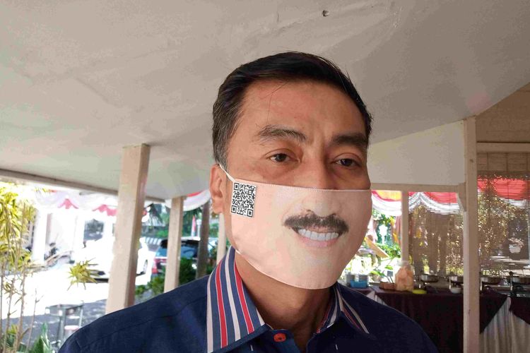 Wali Kota Salatiga Yuliyanto mencoba Smart Identity Masker.