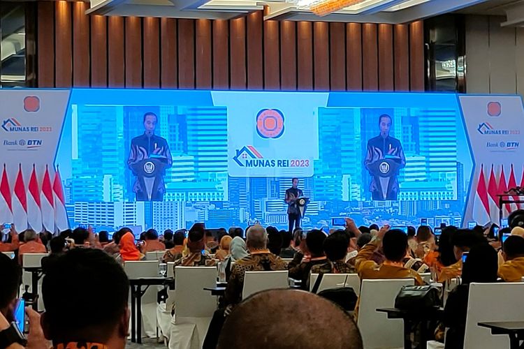 Presiden RI Joko Widodo membuka Musyawarah Nasional Rel Estat Indonesia (REI) ke-17, di Sheraton Hotel, jakarta, Kamis (9/8/2023).