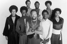 Lirik dan Chord After the Love Has Gone - Earth, Wind & Fire