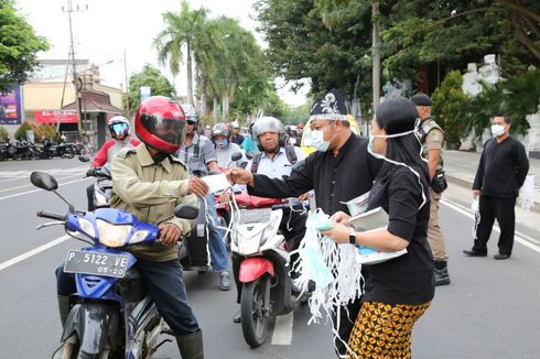 Pemkab Banyuwangi Bagi 8.000 Masker Antisipasi Abu Erupsi Gunung Agung