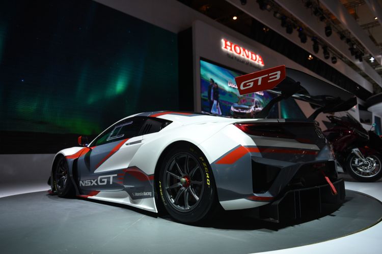 Honda NSX GT3 mejeng di Indonesia International Motor Show (IIIMS) 2018.