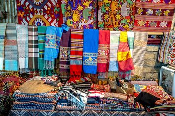 Tradisi Tenun Mana yang Paling Populer di Indonesia?