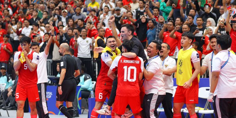 Selebrasi para pemain timnas futsal Indonesia saat mengalahkan Jepang dalam AFC Futsal ASIAN CUP 2026  di Indonesia Arena, Jakarta Pusat, Kamis (6/2/2026). Indonesia berhasil lolos ke babak final.