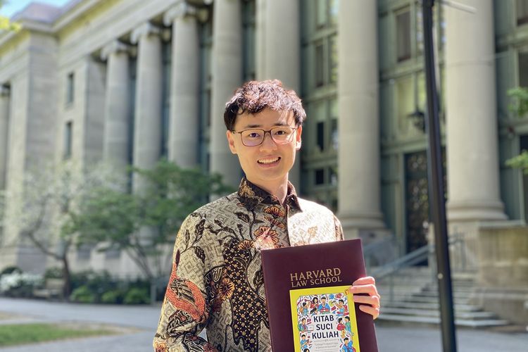 Andhika Sudarman, orang Indonesia pertama yang berpidato di wisuda Harvard Law School.