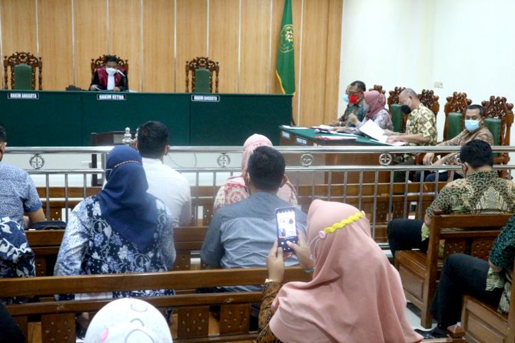 Sidang praperadilan digelar di Pengadilan Negeri Jombang, Jumat (21/1/2022). Sidang tersebut setelah MSA, anak kiai yang menjadi tersangka pencabulan menggugat Polres Jombang dan Polda Jatim.