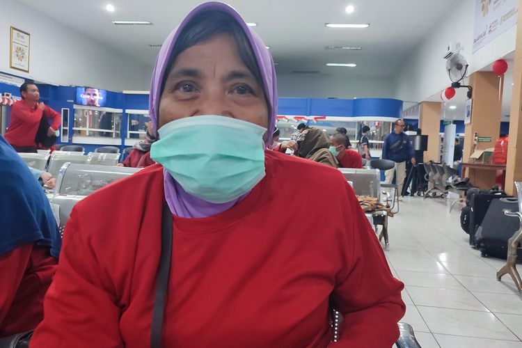 Sumiati (65), warga Kendal yang pulang setelah bekerja ilegal di Malaysia sejak 2010