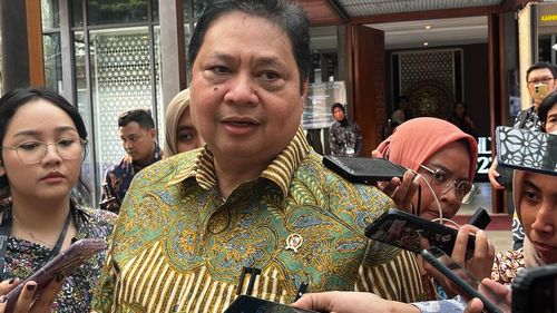 Ditanya Gibran Masuk Golkar, Airlangga: Terus Berproses
