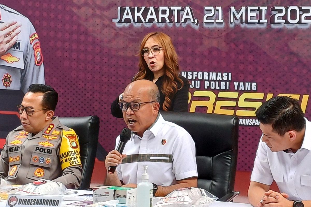Direktur Reserse Narkoba (Dirresnarkoba) Polda Metro Jaya Kombes (Pol) Hengki saat jumpa pers di Mapolda Metro Jaya, Selasa (21/5/2024).