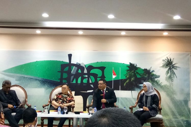 Kepala Badan Keahlian DPR RI Inosentius Samsul mengatakan revisi Undang-Undang (UU) Perlindungan Konsumen harus disegerakan karena standar perlindungan konsumen di Indonesia sudah tertinggal dari negara lain, Selasa, (14/3/2023).