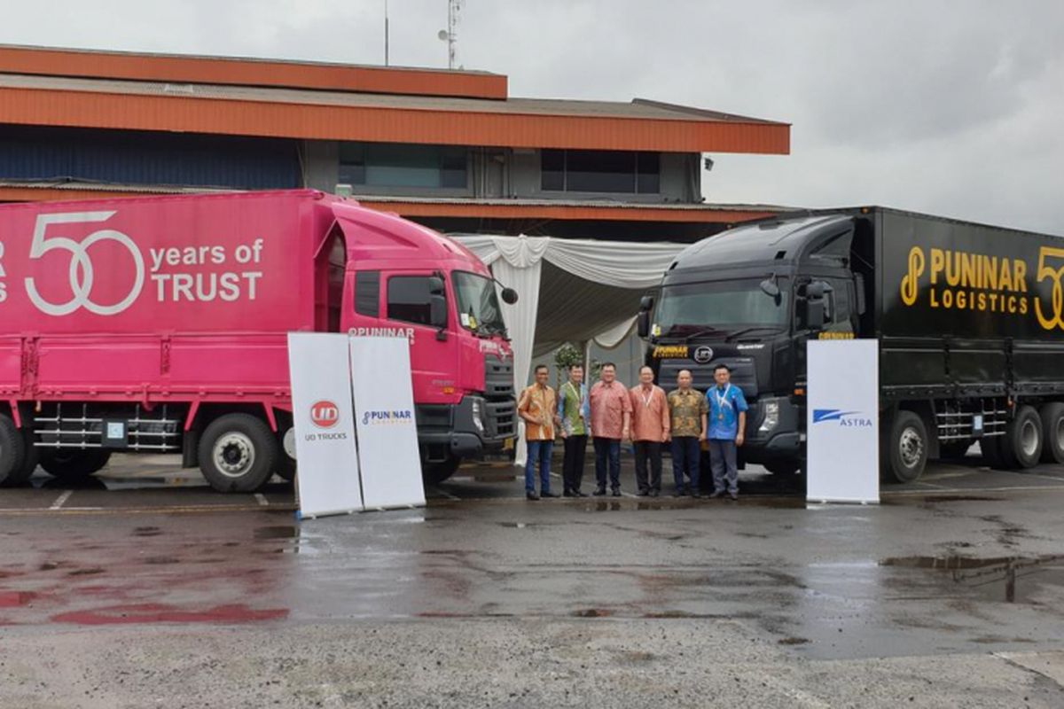 Astra UD Trucks menyerahkan 22 unit Quester CQE 280