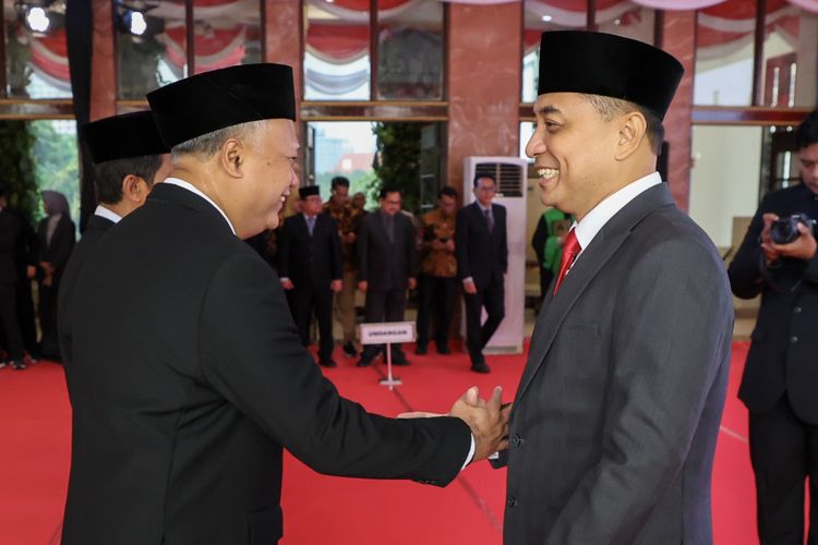 Prosesi pelantikan Lilik Arijanto sebagai Sekda Surabaya, Kamis (4/9/2025).