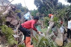 Pohon Tumbang Menimpa 3 Bangunan di Sukabumi, 5 Warga Luka