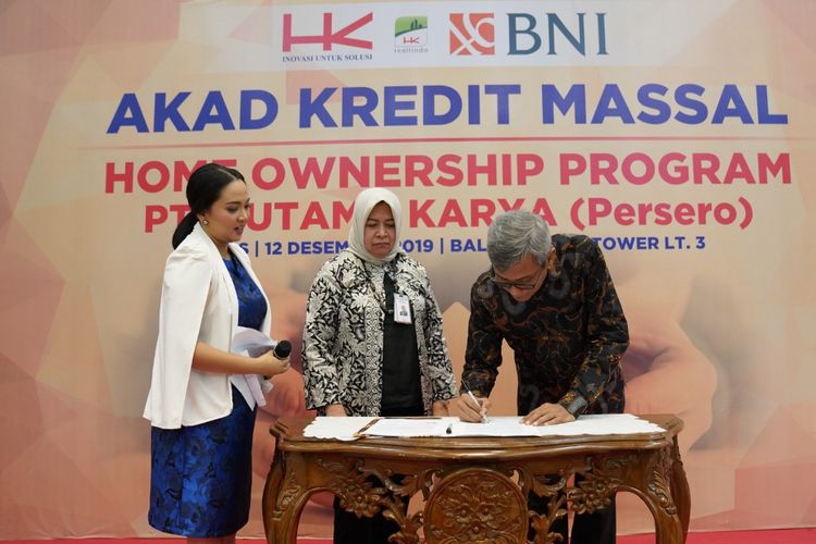 Guna mensejahterakan dan membantu fasilitas hunian yang layak bagi karyawannya, PT Hutama Karya (Persero), mengadakan upacara massal Program Pembiayaan Kepemilikan Hunian bertajuk HOP (Home Ownership Program), Ballroom HK Tower, Kamis (12/12/2019).