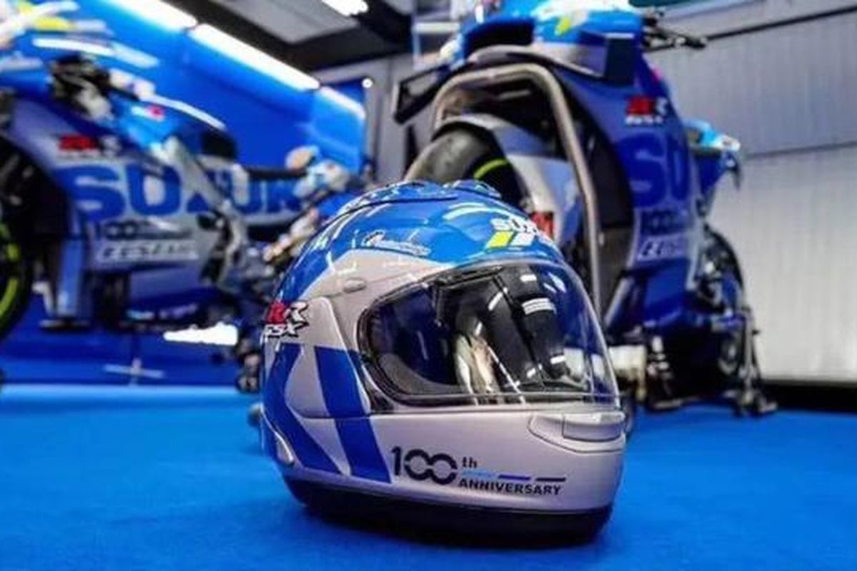 Helm 100th Anniversary Suzuki bercorak Suzuki Ecstar MotoGP