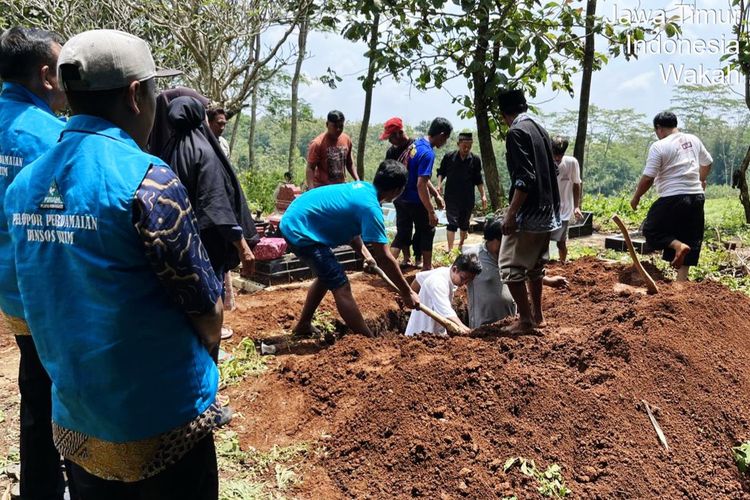 Perjalanan Terakhir Sulastri: Perempuan Lumpuh 74 Tahun, Pulang dan Dimakamkan di Tanah Kelahiran