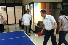 Usai Rapat Kereta Cepat, Rini Menunduk, Jonan Main Pingpong