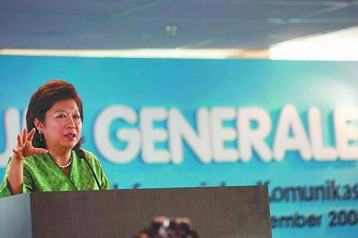 Menteri Perdagangan Mari Elka Pangestu saat berbicara dalam Studium Generale Universitas Multimedia Nusantara (UMN) di Kampus UMN, Plaza Summarecon, Gading Serpong, Tangerang, Banten, Jumat (5/9). Studium Generale yang juga menghadirkan Pemimpin Umum Harian Kompas Jakob Oetama, sebagai pembicara, itu bertema 