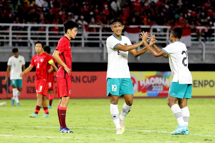 Pemain Timnas Indonesia Rabbani Tasnim selebrasi seusai menjebol gawang Hong Kong saat pertandingan Kualifikasi Piala Asia U20 2023 yang berakhir dengen skor 5-1 di Stadion Gelora Bung Tomo Surabaya, Jumat (16/9/2022) malam.