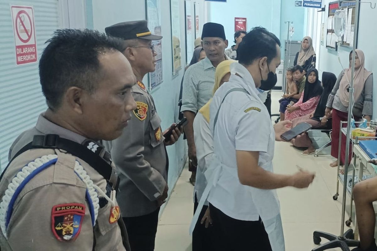 Driver ojol asal Surabaya yang dibakar saat mengantar penumpang ke Sampang, sedang mendapat penanganan medis.