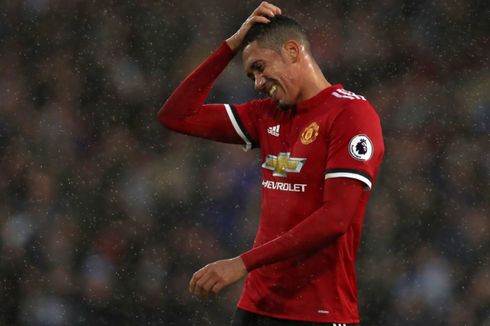 Kabar Transfer, Man United Korbankan Smalling demi Pemain AS Roma