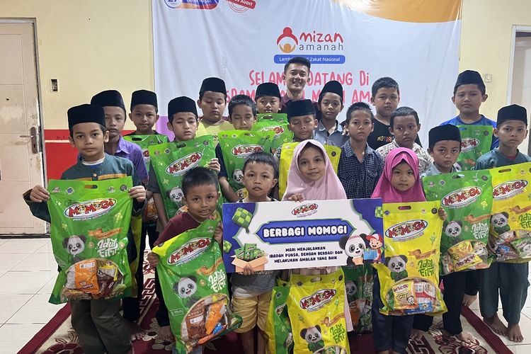 Momogi mengajak anak Indonesia untuk berbagi selama Ramadhan.