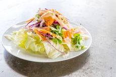 Resep Salad Sayur Simpel, Lengkap dengan Saus Thousand Island