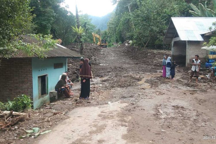 Akses jalan lingkar Danau Maninjau akhirnya terbuka, Selasa (21/12/2021)