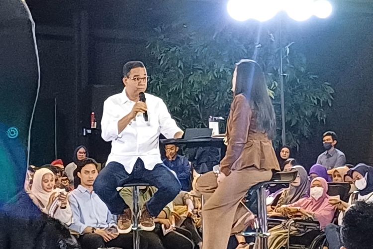 Calon presiden nomor urut 1, Anies Baswedan saat diskusi publik dalam acara Desak Anies di Jakarta Selatan, Kamis (18/1/2024).