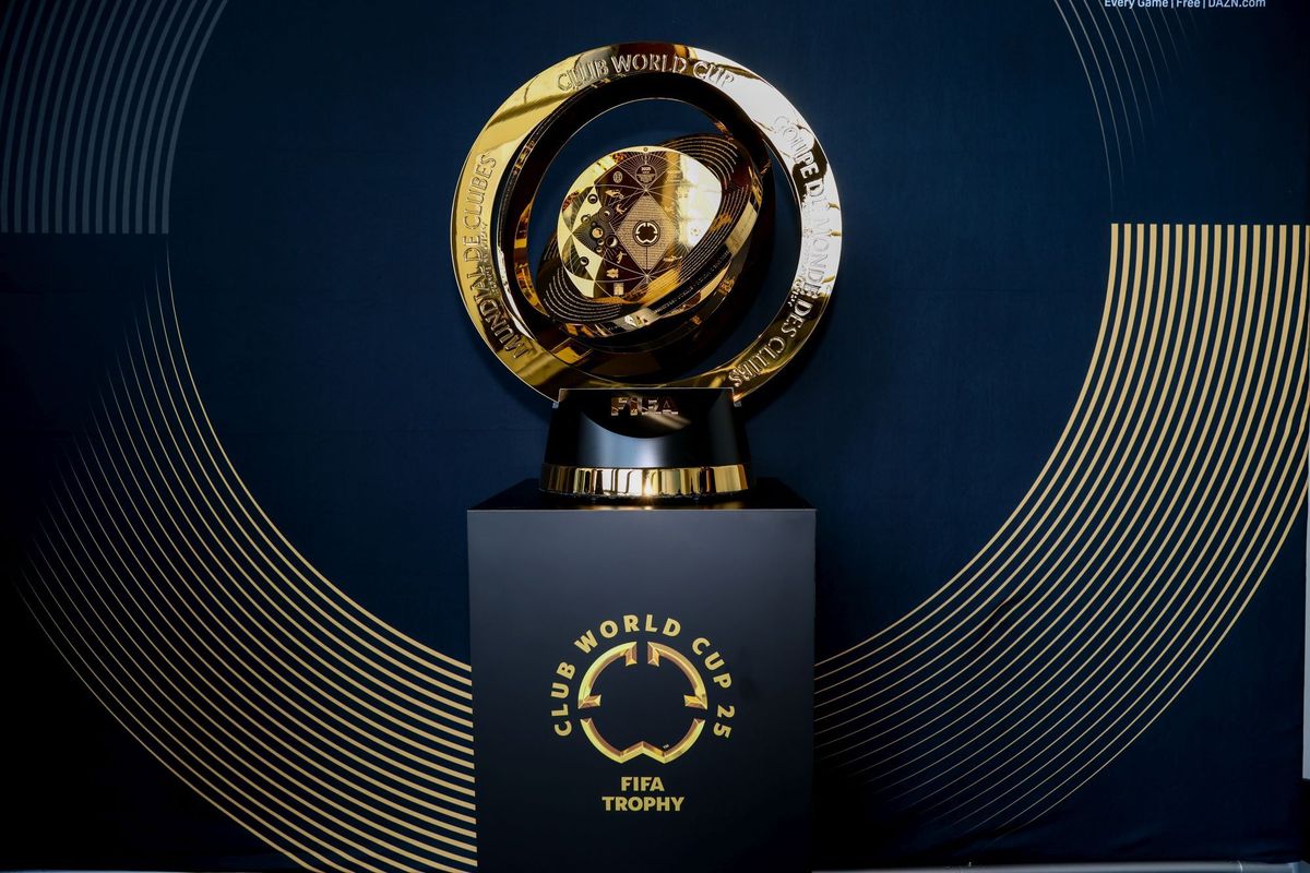 Trofi resmi Piala Dunia Antarklub 2025 di Lincoln Financial Field pada 10 April 2025 di Philadelphia, Amerika Serikat.