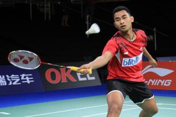 Pemain tunggal putra Indonesia, Tommy Sugiarto, berlatih di Ballerup Super Arena sebagai persiapan jelang Kejuaraan Dunia yang akan berlangsung di Kopenhagen, Denmark, Sabtu (23/8/2014).