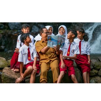 ilustrasi guru.  Setiap tanggal 5 November, dunia memperingati Hari Guru Sedunia (World Teachers? Day) sebagai bentuk penghargaan atas jasa para pendidik yang telah mendedikasikan hidupnya untuk mencerdaskan generasi bangsa.