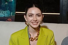 Makan Seblak, Davika Hoorne: Luar Biasa, Rasanya Pedas