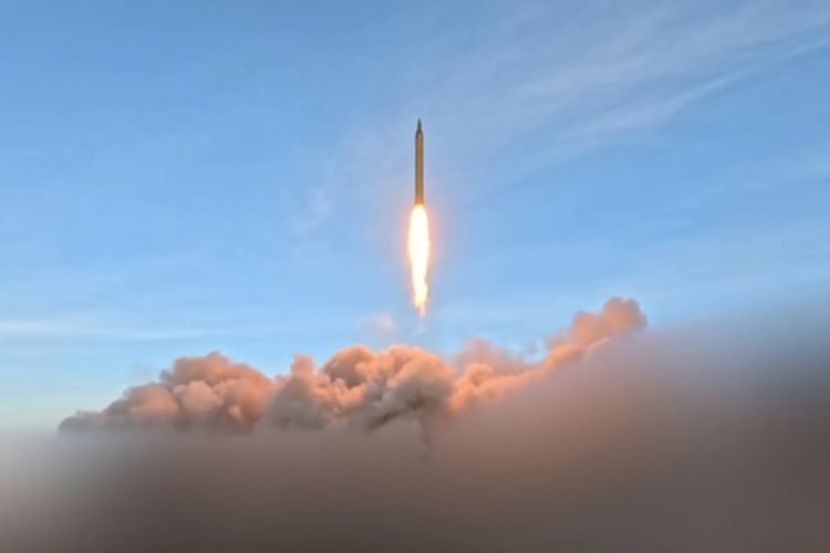 Kenapa Rudal Sejjil Iran Begitu Ditakuti? Ini Keunggulan Teknologi Bahan Bakar Padatnya