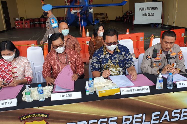 Sebanyak 21 warga asal Nusa Tenggara Barat (NTB) dan Nusa Tenggara Timur (NTT) yang akan dipekerjakan ke Malaysia secara ilegal berhasil digagalkan Polda Kalimantan Barat (Kalbar).  