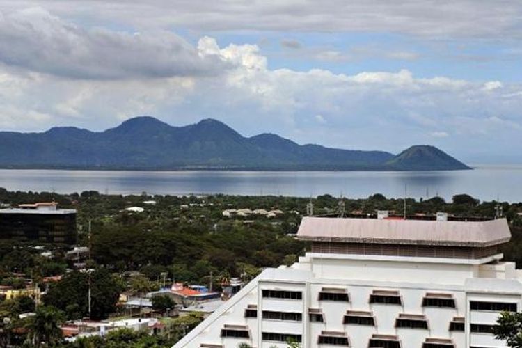 Pemandangan kota Managua, ibukota Nikaragua, dengan Danau Managua sebagai latar belakang.


