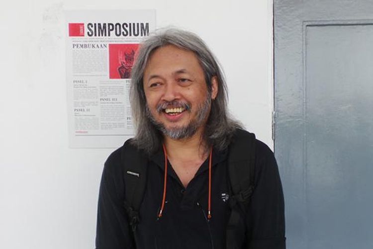 Seno Gumira Ajidarma sehabis berbincang dengan Kompas.com di Galeri Nasional, Jakarta Pusat, Senin (15/6/2015).