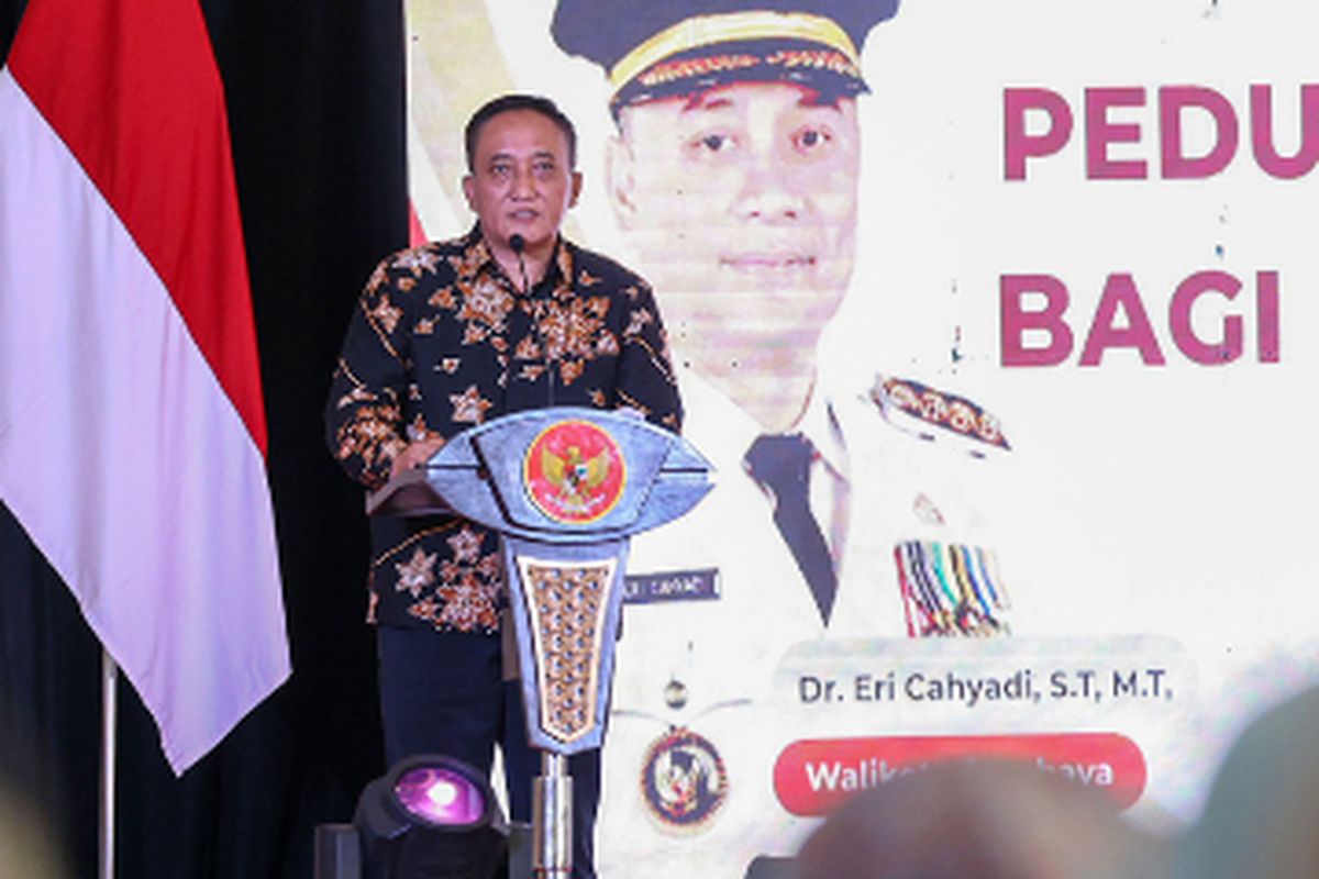 Kepala Dinas Perindustrian dan Tenaga Kerja (Disperinaker) Surabaya, Agus Hebi Djuniantoro, Rabu (12/11/2025).