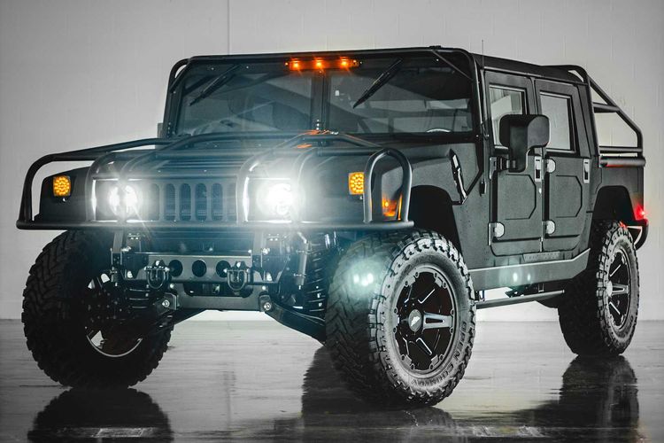 Hummer H1 garapan Mil-Spec dijual dengan harga 300.000 dolar AS atau setara Rp 4,3 miliar.