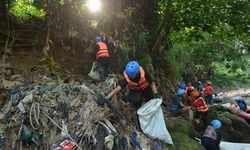 Dukung Pemulihan Ekosistem Sungai Ciliwung, PGN Angkut 7.956 Kg Sampah