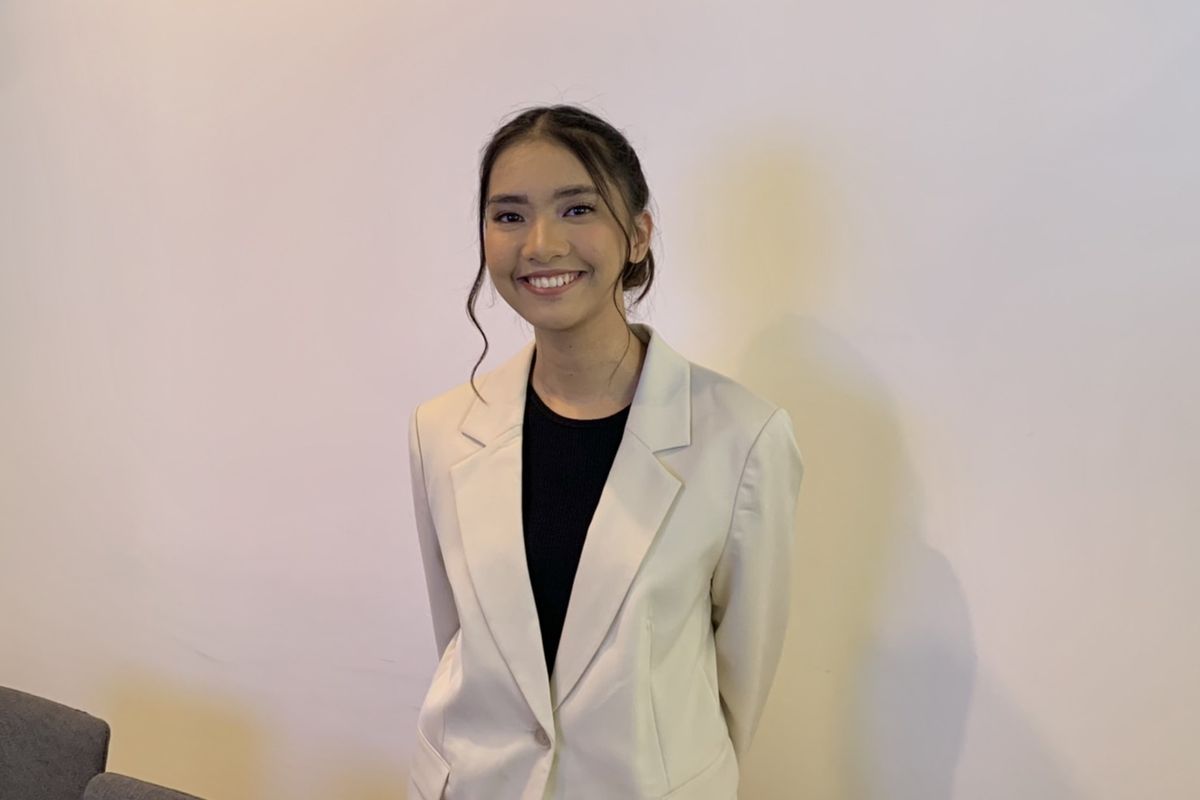 Penyanyi Dere saat wawancara bersama ι.com di Studio Resso, kawasan Setia Budi, Jakarta Selatan, Jumat (10/6/2022).