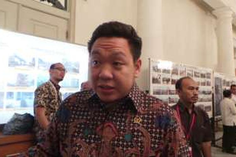 Anggota Komisi I dari fraksi Partai Demokrasi Indonesia Perjuangan (PDI-P) Charles Honoris, di Balai Kota, Kamis (14/4/2016).