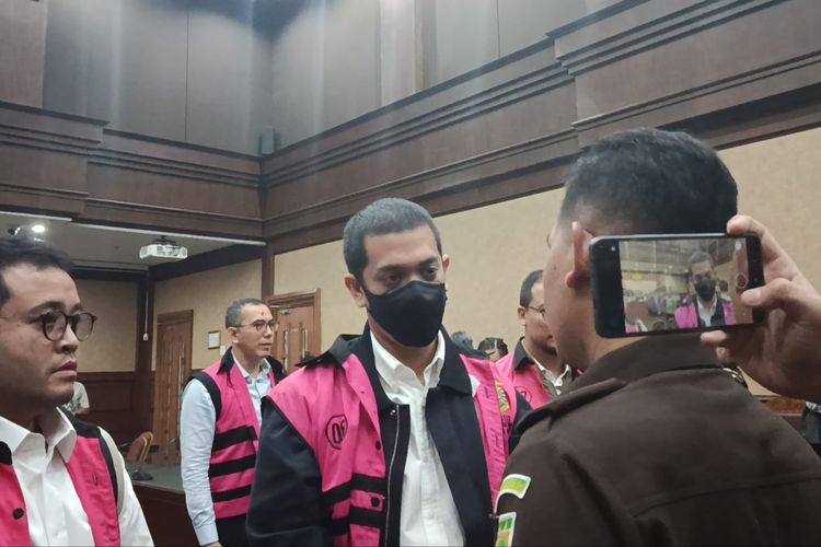 Anak Pengusaha Minyak, Riza Chalid, Muhamad Kerry Adrianto Riza selaku Beneficial Owner PT Navigator Khatulistiwa dalam sidang dakwaan kasus korupsi PT Pertamina di Pengadilan Tipikor pada Pengadilan Negeri Jakarta Pusat, Senin (13/10/2025)