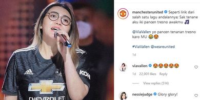 Foto penyanyi Via Vallen diunggah di akun Instagram resmi Manchaster United.