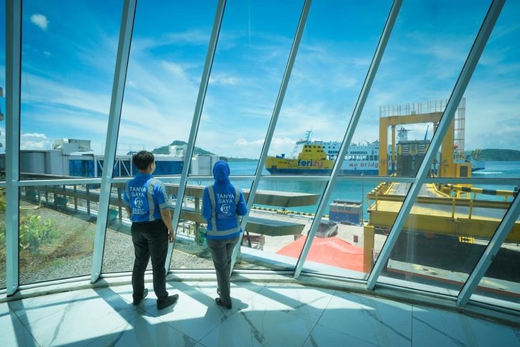 PT ASDP Indonesia Ferry (Persero) siap mematuhi dan menerapkan aturan baru perihal pembebasan penggunaan masker pada layanan transportasi umum. 