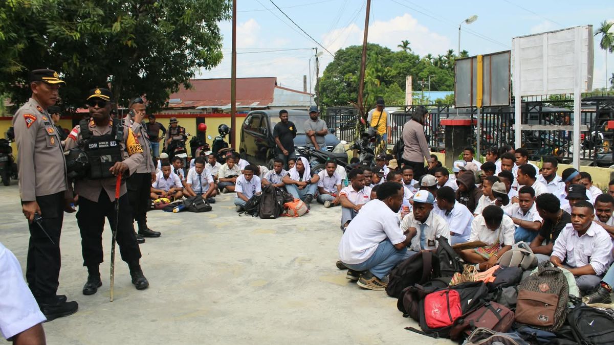 78 Students Secured by Jayapura Police While Attempting to Join Protest Against MBG Program