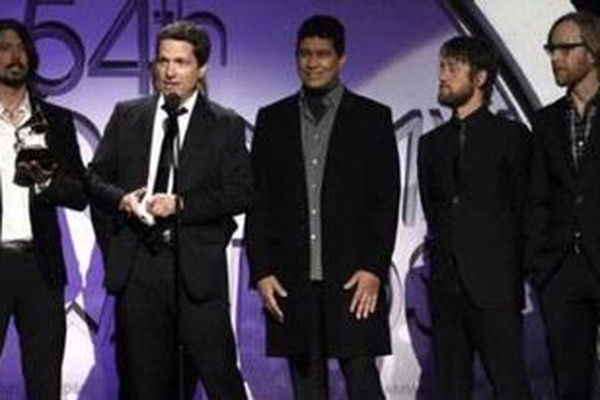 Foo Fighters menyapu bersih kategori-kategori rock dalam Grammy Awards 2012, yang digelar di Staples Center, Los Angeles (California, AS), Minggu (12/2/2012) waktu setempat.