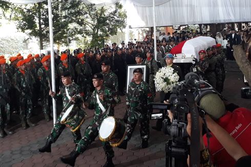 Pasukan Khusus TNI-Polri Gelar Upacara Militer di Rumah Duka Ani Yudhoyono