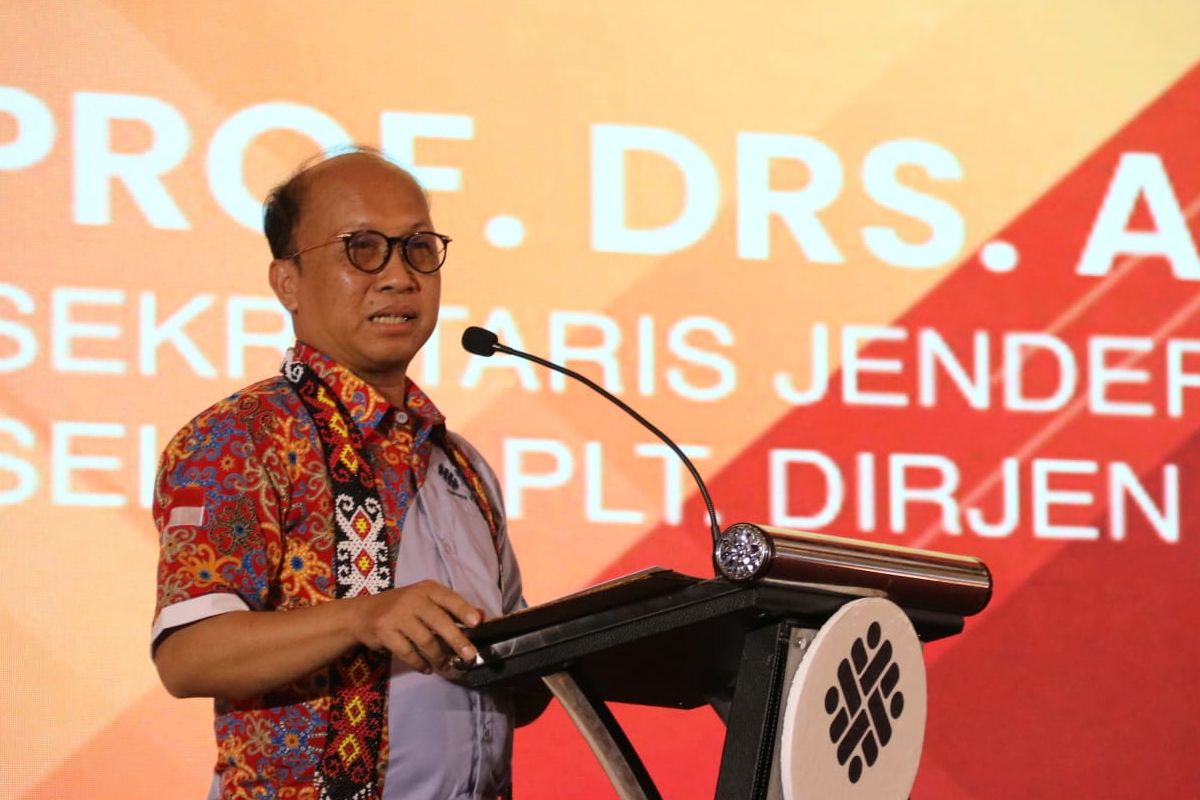 Sekretaris Jenderal (Sekjen)  Kemenaker Anwar Sanusi saat memberikan sambutan dalam acara Kompetisi Keterampilan Instruktur Nasional (KKIN) IX Regional Wilayah Tengah I di Balai Besar Vokasi dan Produktivitas (BPVP) Samarinda, Kalimantan Timur, Minggu (19/5/2024). 