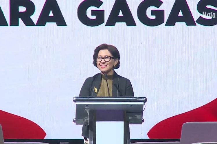 Rektor Universitas Gadjah Mada (UGM), Profesor Ova Emilia ketika memberikan sambutan dalam penyelenggaraan dialog  3 Bacapres Bicara Gagasan  di Grha Sabha Pramana Universitas Gadjah Mada (UGM) Selasa (19/9/2023).